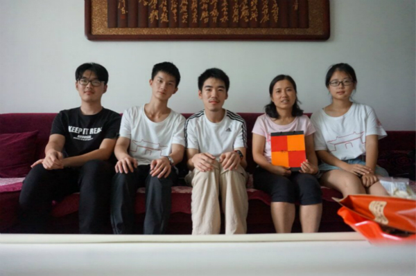 1534602308455964.jpg 图6 家访现场1_meitu_15-600.jpg